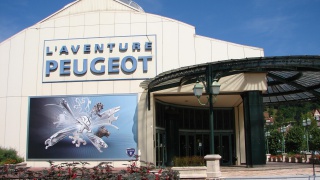 Week-end des métiers de l'automobile au musée de l'aventure Peugeot : stand Elles bougent